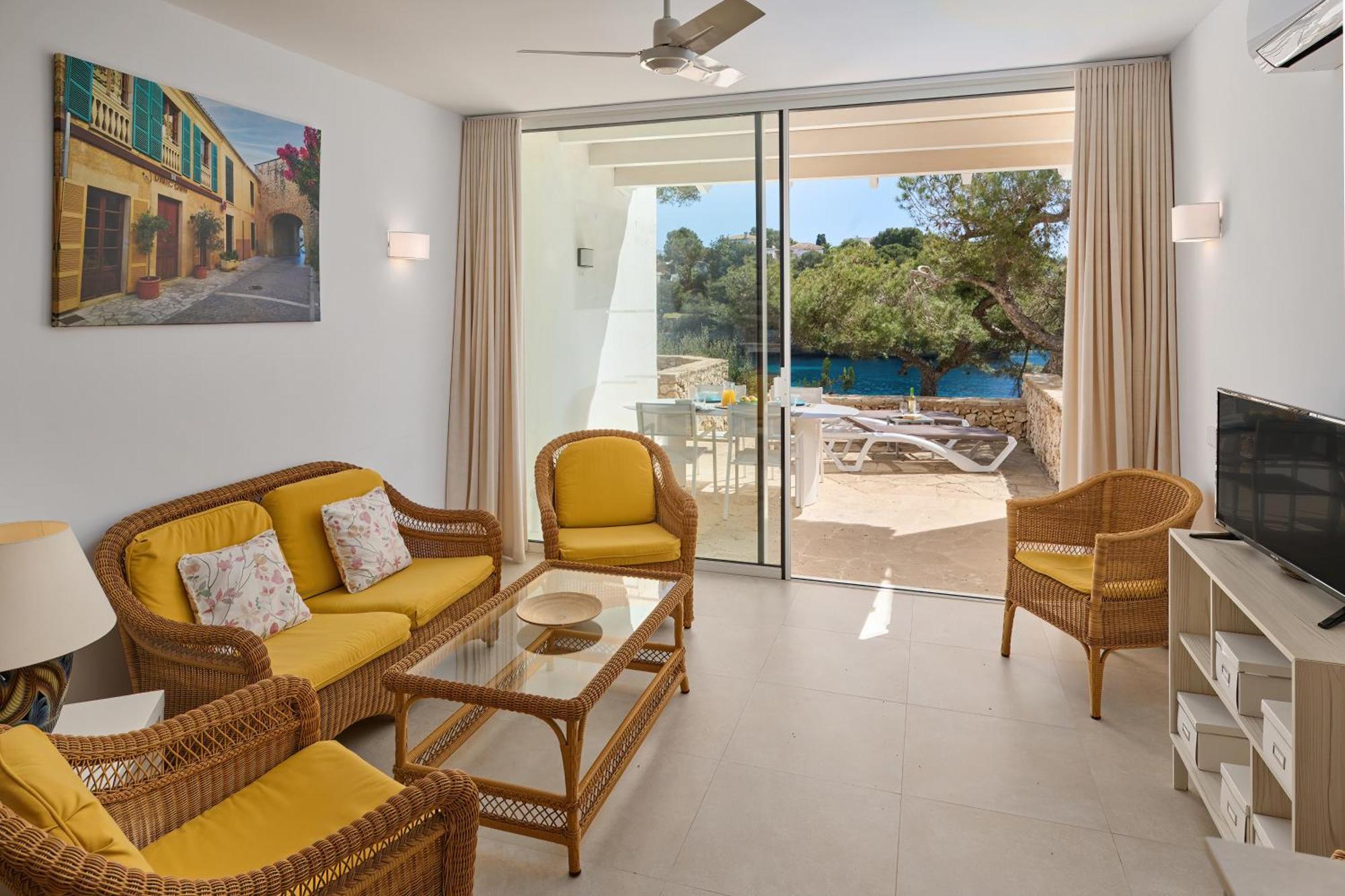 Waterfront Apartment 'Maria'. Pool. Wifi سنتاني المظهر الخارجي الصورة