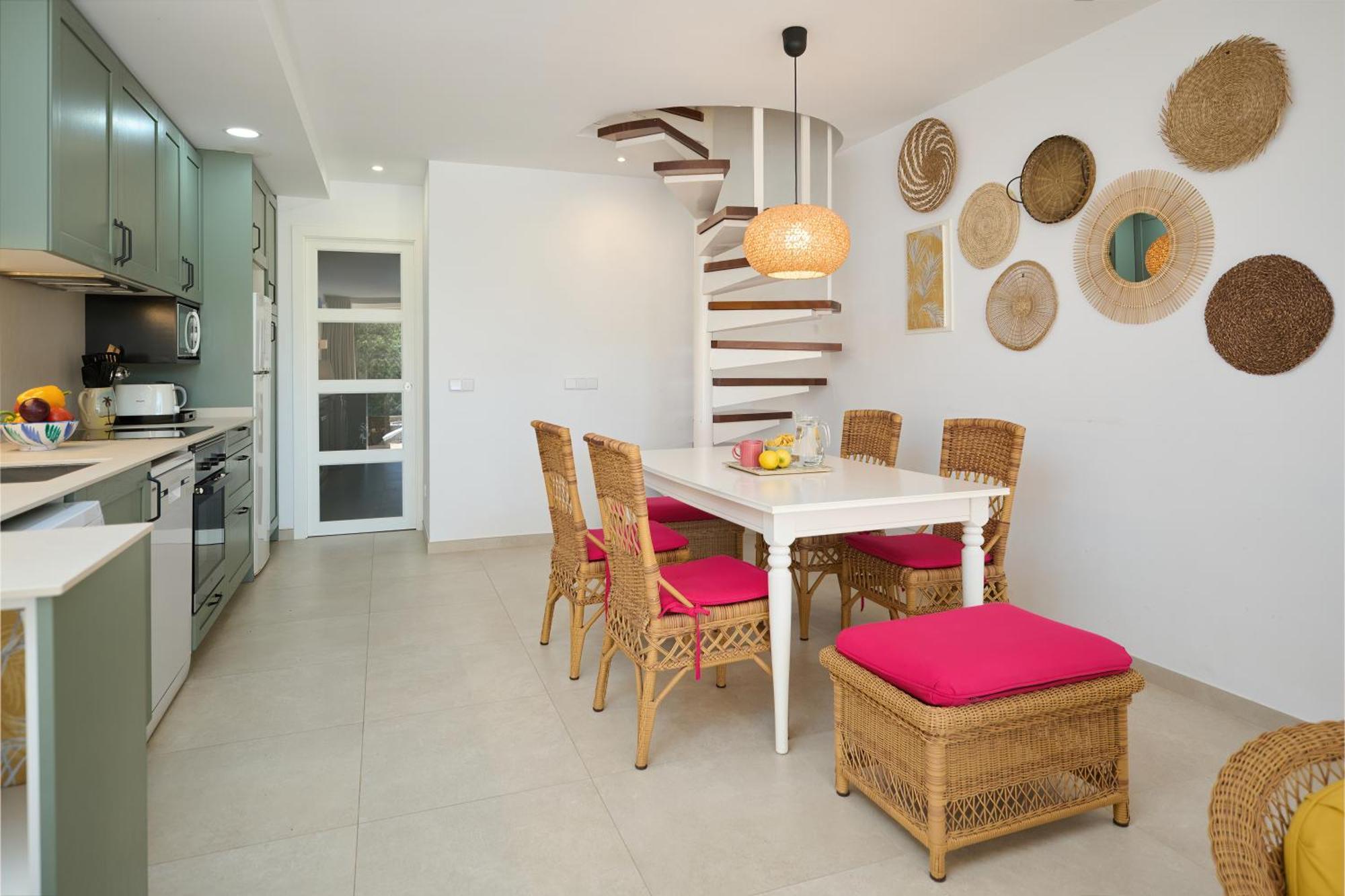 Waterfront Apartment 'Maria'. Pool. Wifi سنتاني المظهر الخارجي الصورة